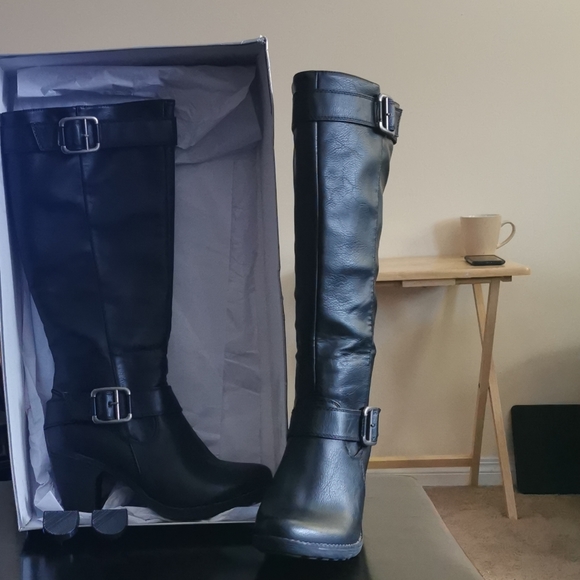 Boots - Picture 2 of 4